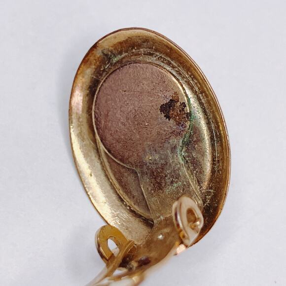 Vintage 1960s Jadeite Gemstone Cabochon Gold Tone Sage Green Clip On Earrings - Picture 9 of 11